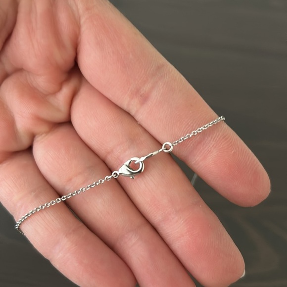 Elegant Silver Necklace with Circular Pendant - Picture 3 of 3